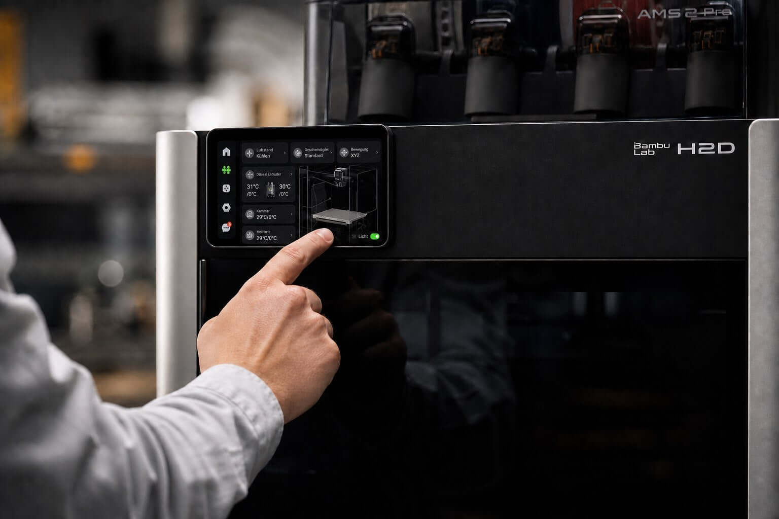 Nahaufnahme einer 3D-Drucker-Touchscreen-Bedienung an einem H2D-System